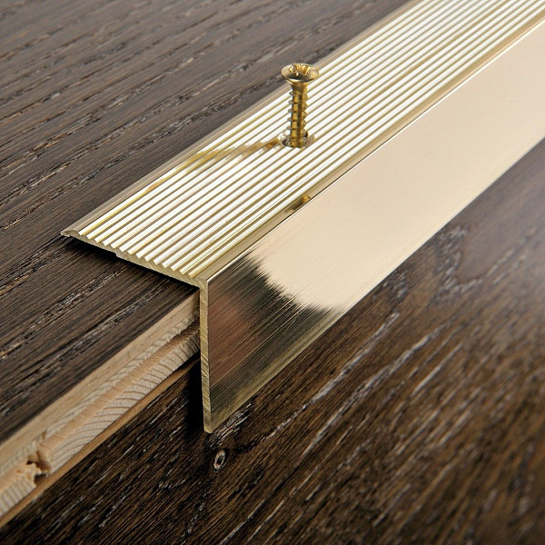 Профиль ЛП 30x30 из латуни для ступеней